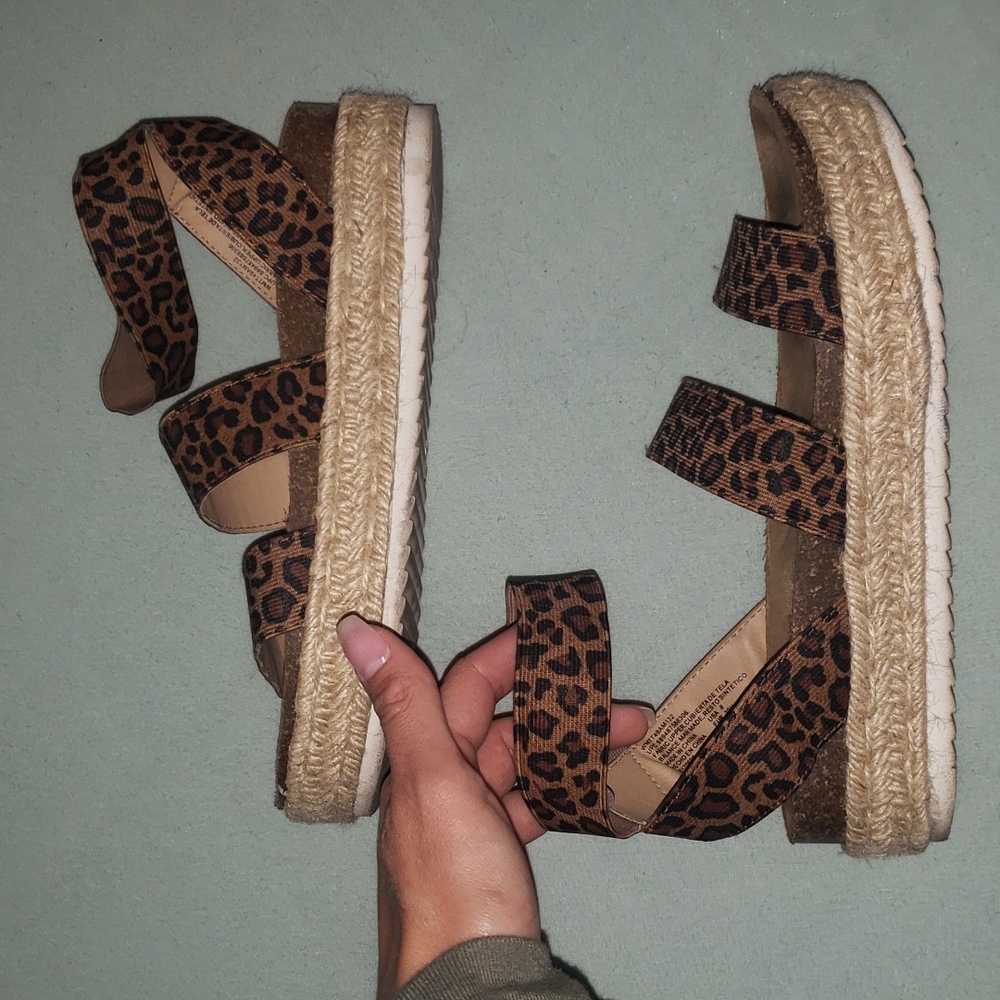 Sz8 platform animal print sandals with elastic ankle strap